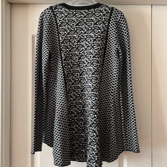 Belldini black and white patterened cotton cardigan, Size S - Picture 2 of 7